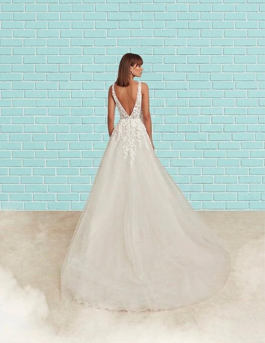 New Dress: 2649  Haute Couture "Iris" Waist: 26