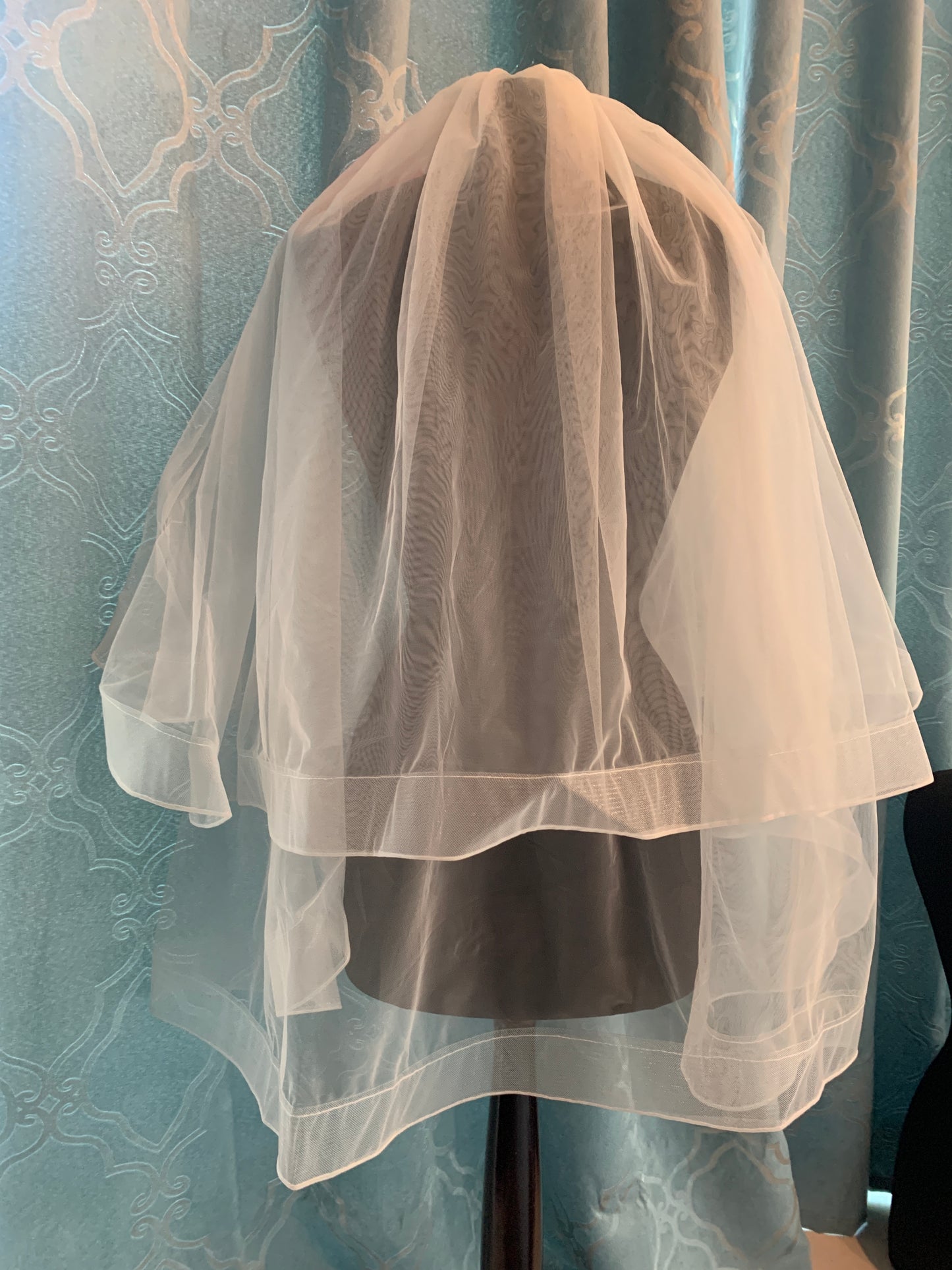 Veil 122: Horsehair edge veil fingertip length 2 tier