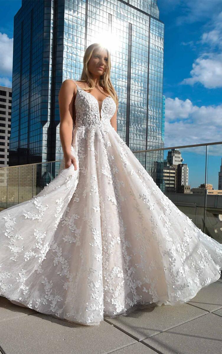 Dress: 3043 Martina Liana "1325" Waist: 30