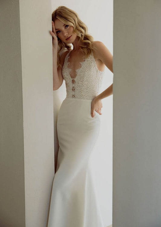 Dress: 3110 Scout Bridal ”Tulum” Waist: 31