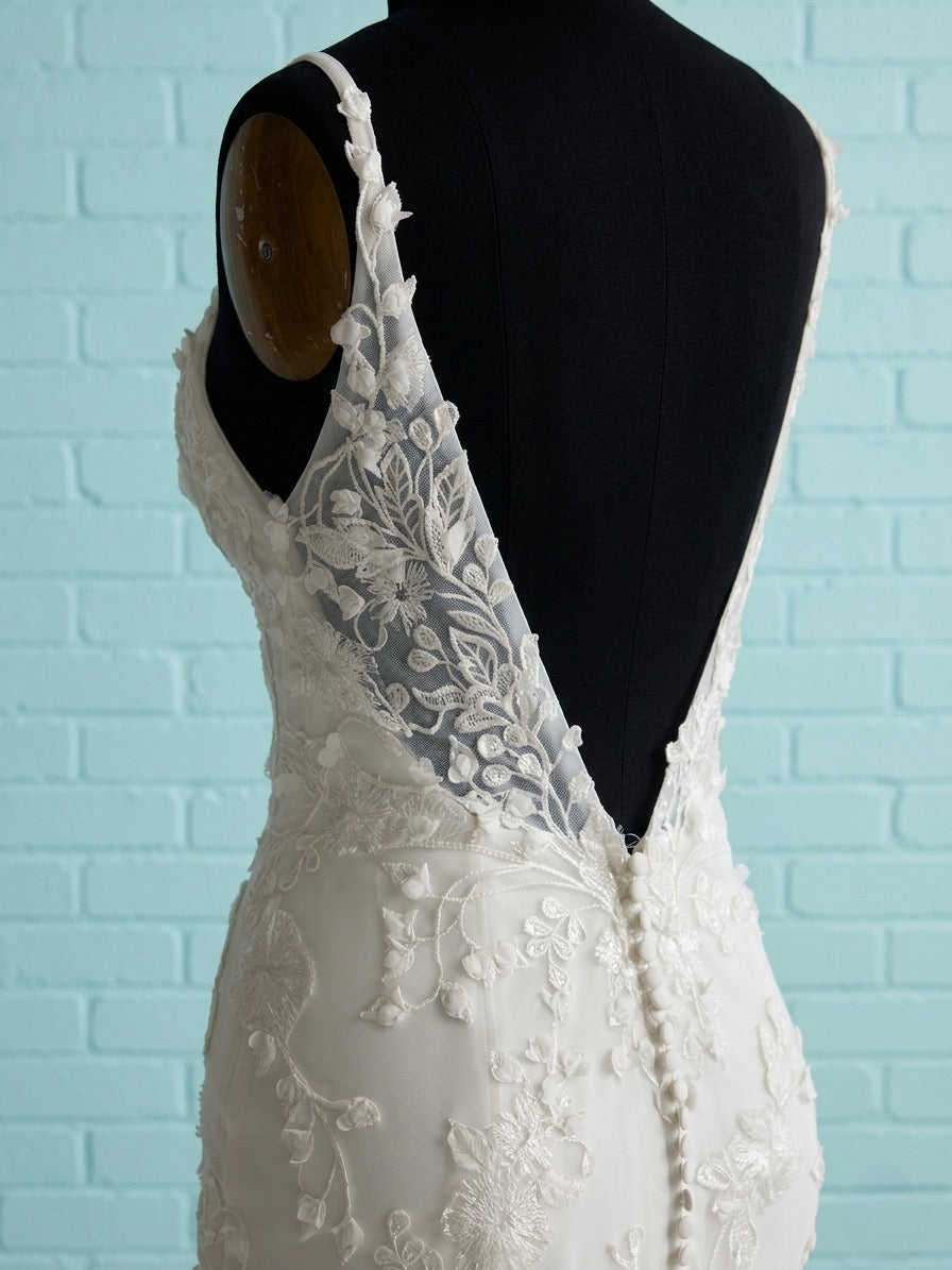 Dress: 3001 Maggie Sottero “Marlena” Waist: 30