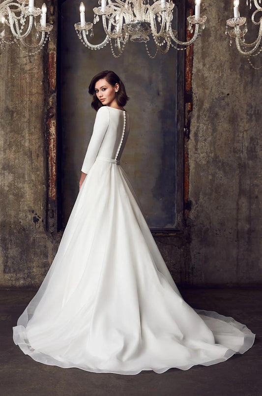 Dress: 3042 Mikaella “2308” Waist: 30