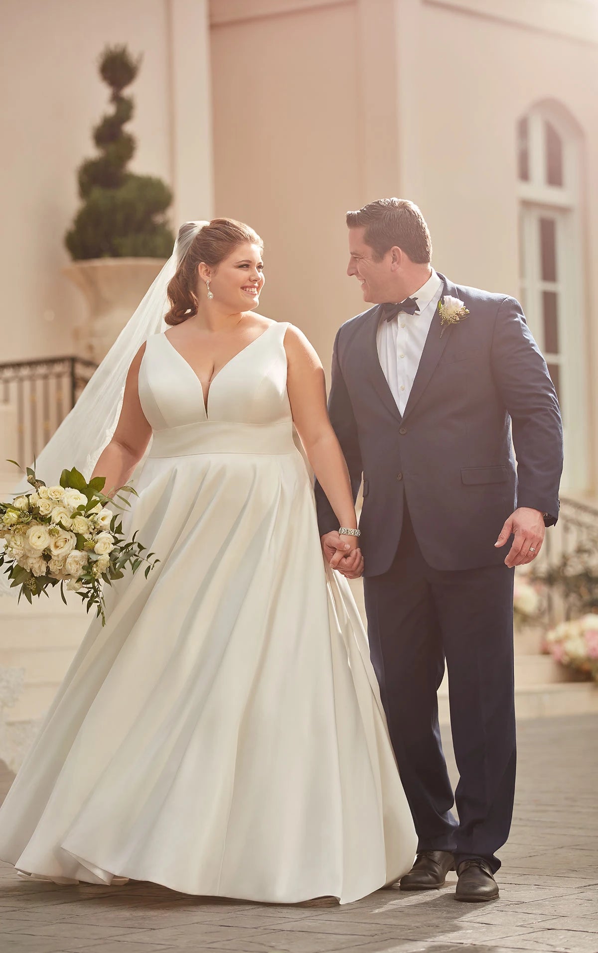 Dress: 3901 Justin Alexander "6758" Waist: 39