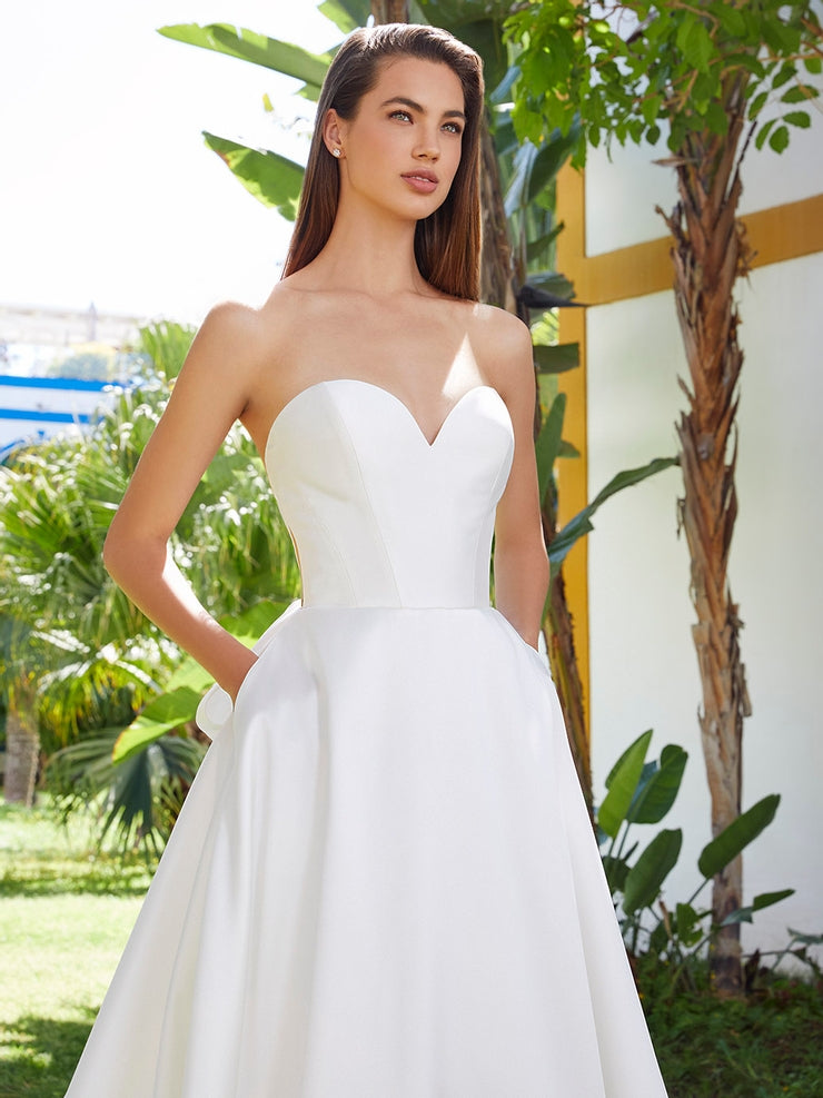 Dress: 2901 Love by Enzoani "Bella Rose" Waist: 29