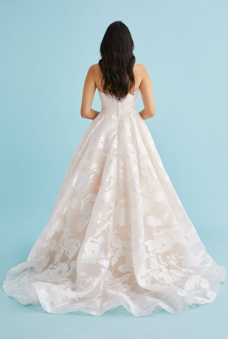 Dress: 3016 Lea-Ann Belter “Rowan-X” Waist : 30