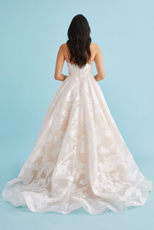 Dress: 3016 Lea-Ann Belter “Rowan-X” Waist : 30