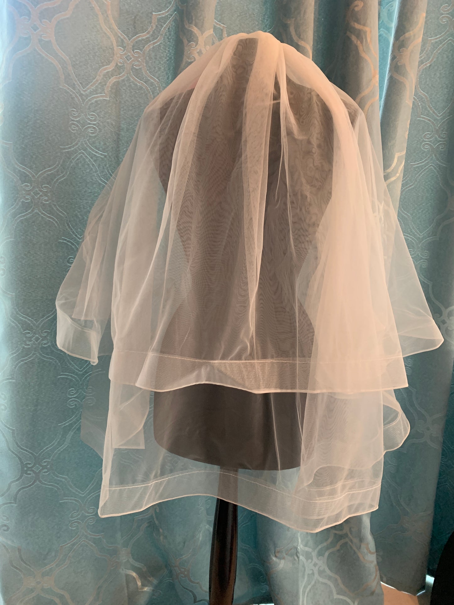 Veil 122: Horsehair edge veil fingertip length 2 tier