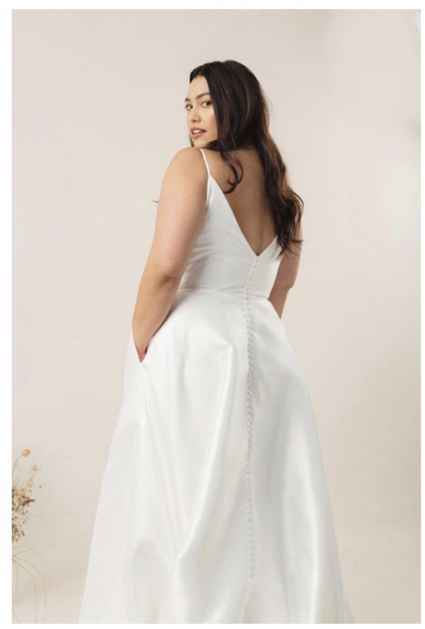 Dress: 3902 Daisy by Katie Yeung “Camellia” Waist: 39