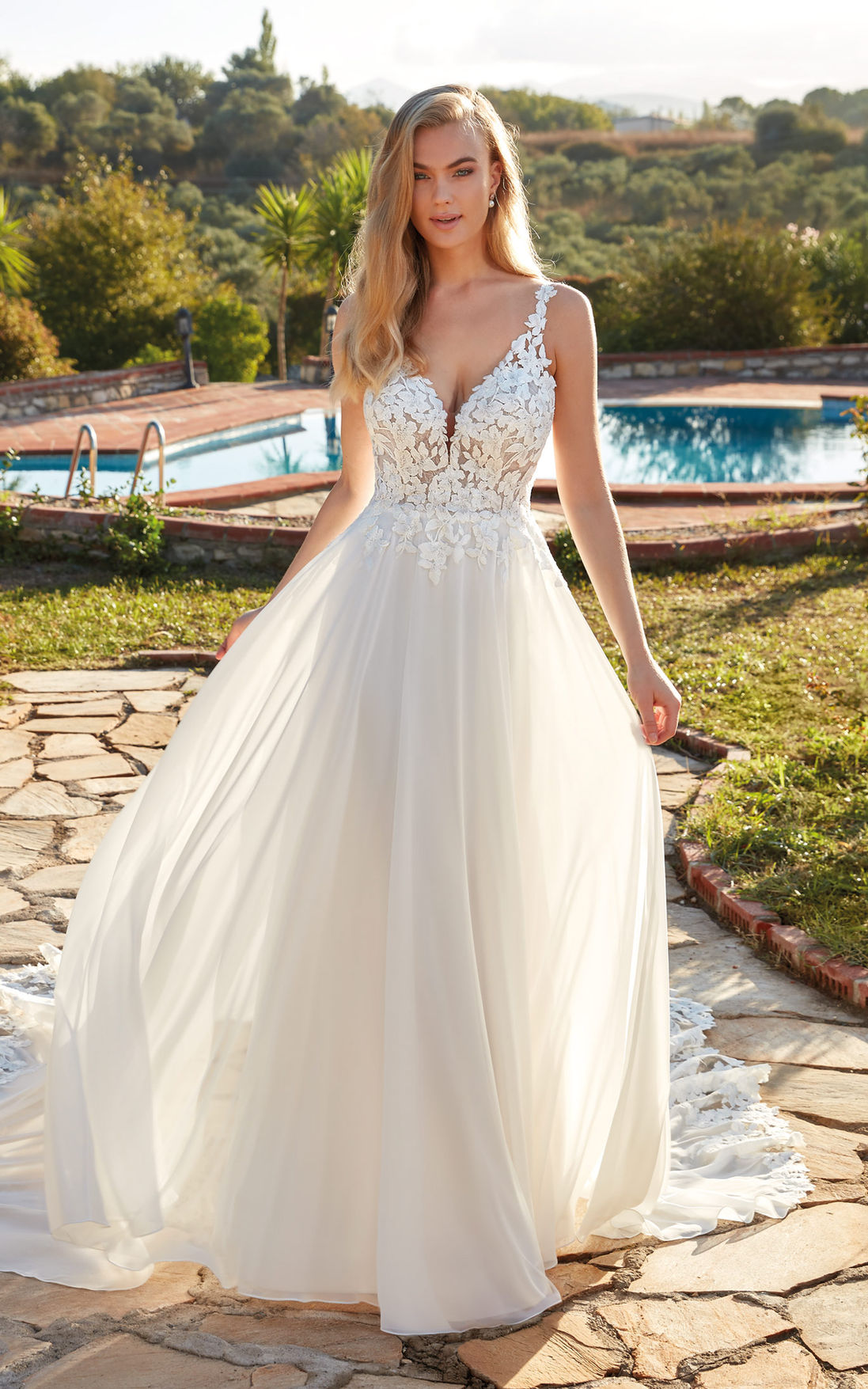 Dress: 3418 Eddy K "EK1404" Waist: 34