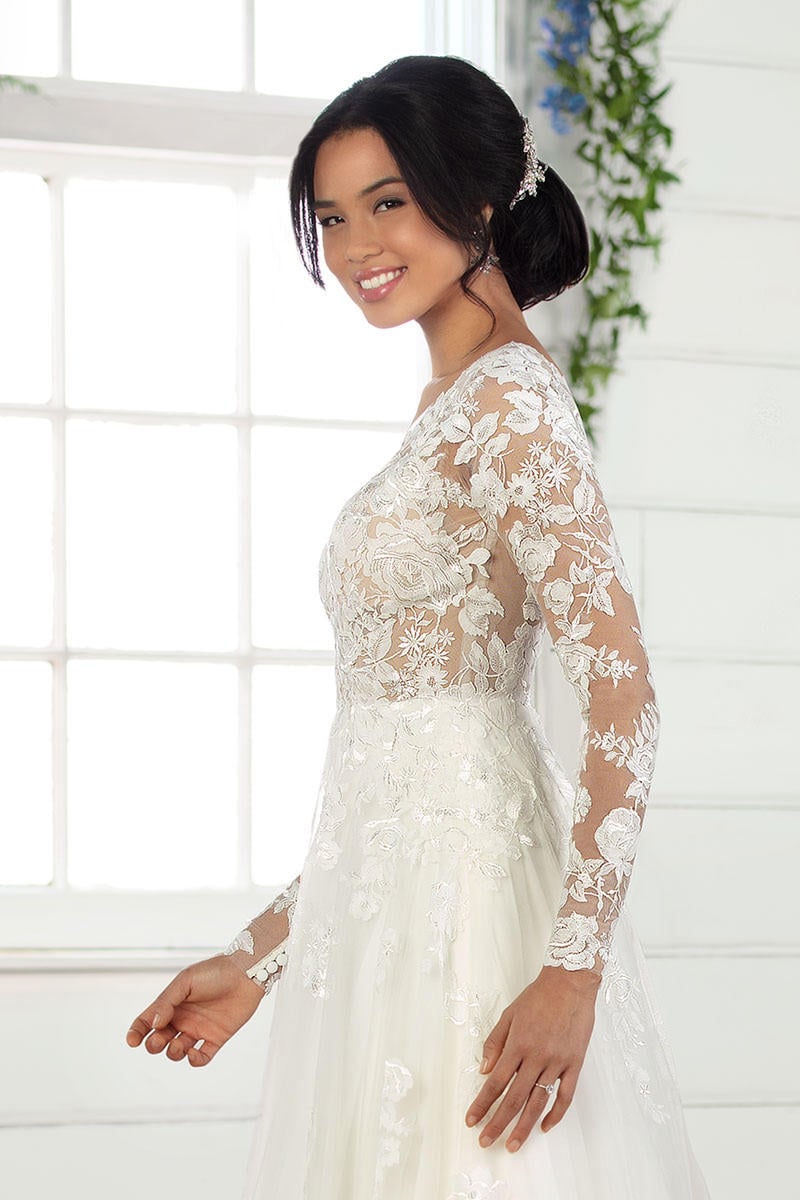 Dress: 2816 Essense of Australia "D2846" Waist: 28