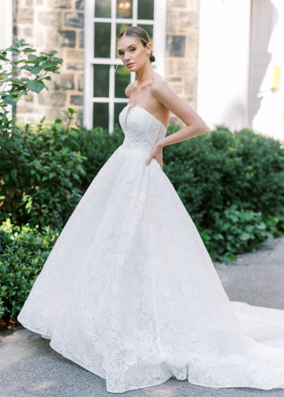 Dress: 3118 Beccar "Chapelle" Waist: 31