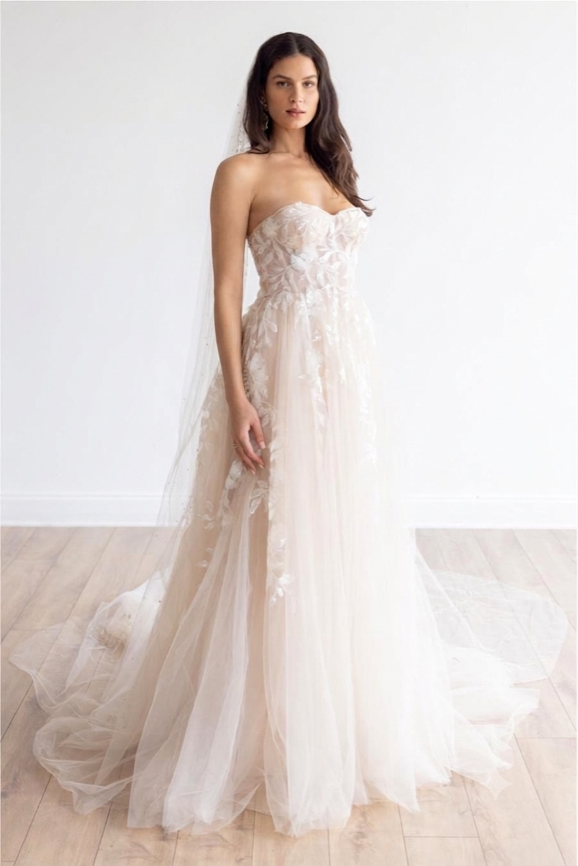 Dress: 2819 Wtoo by Watters “Austin” Waist: 28