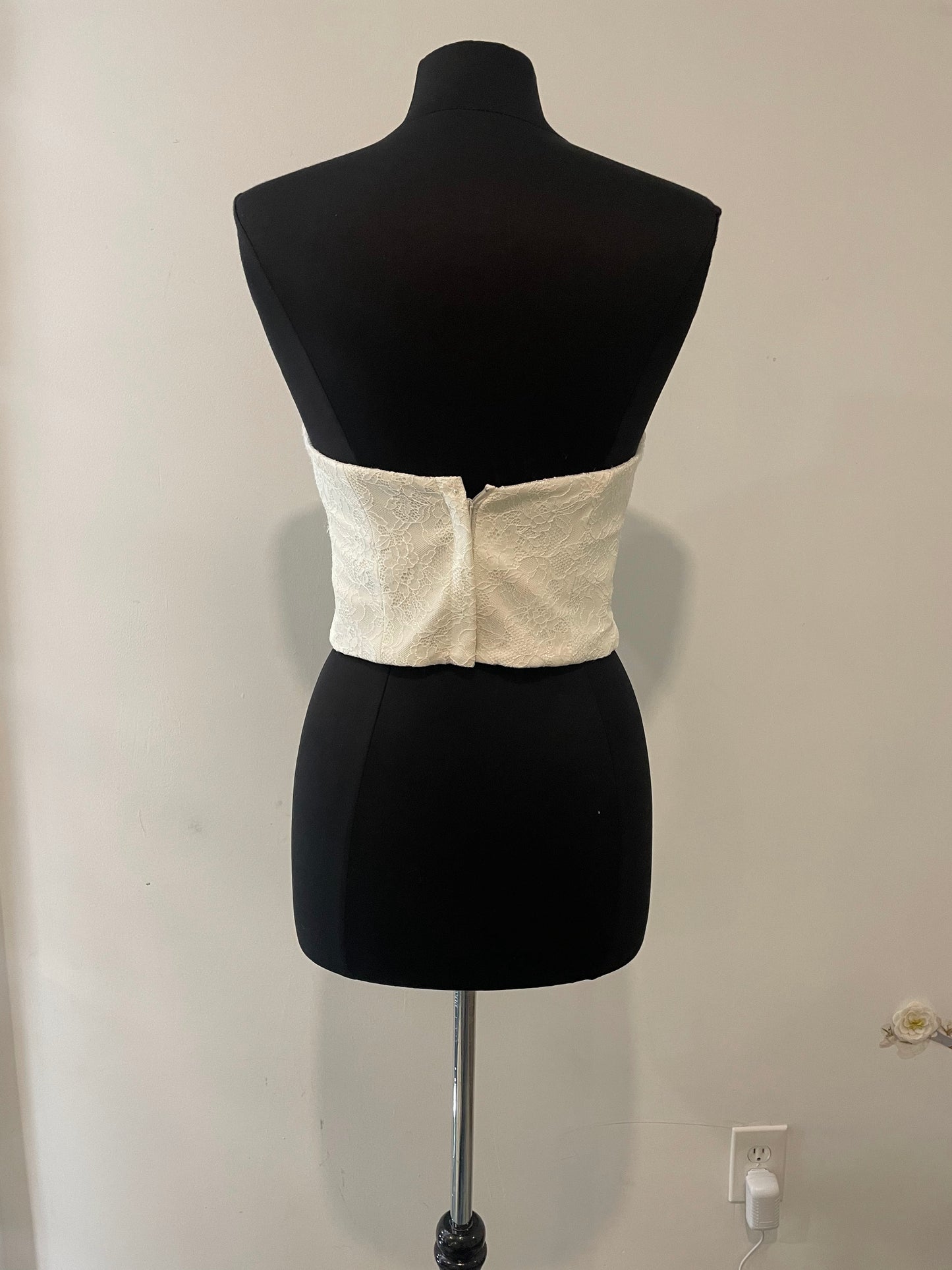 Top 15: Bianco Evento Strapless Lace Top waist 28