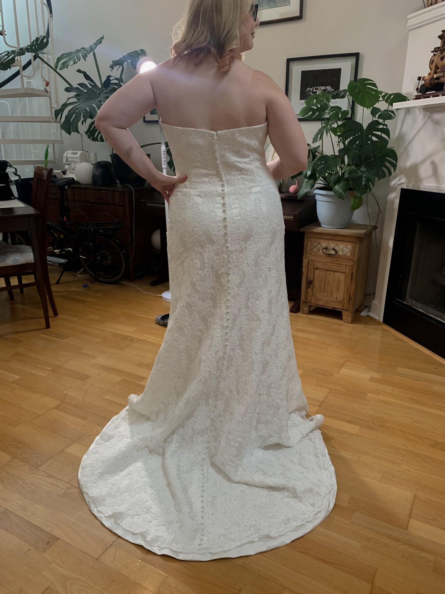 Dress 1513: Robert Bullock Bridal "Virginia" waist 37