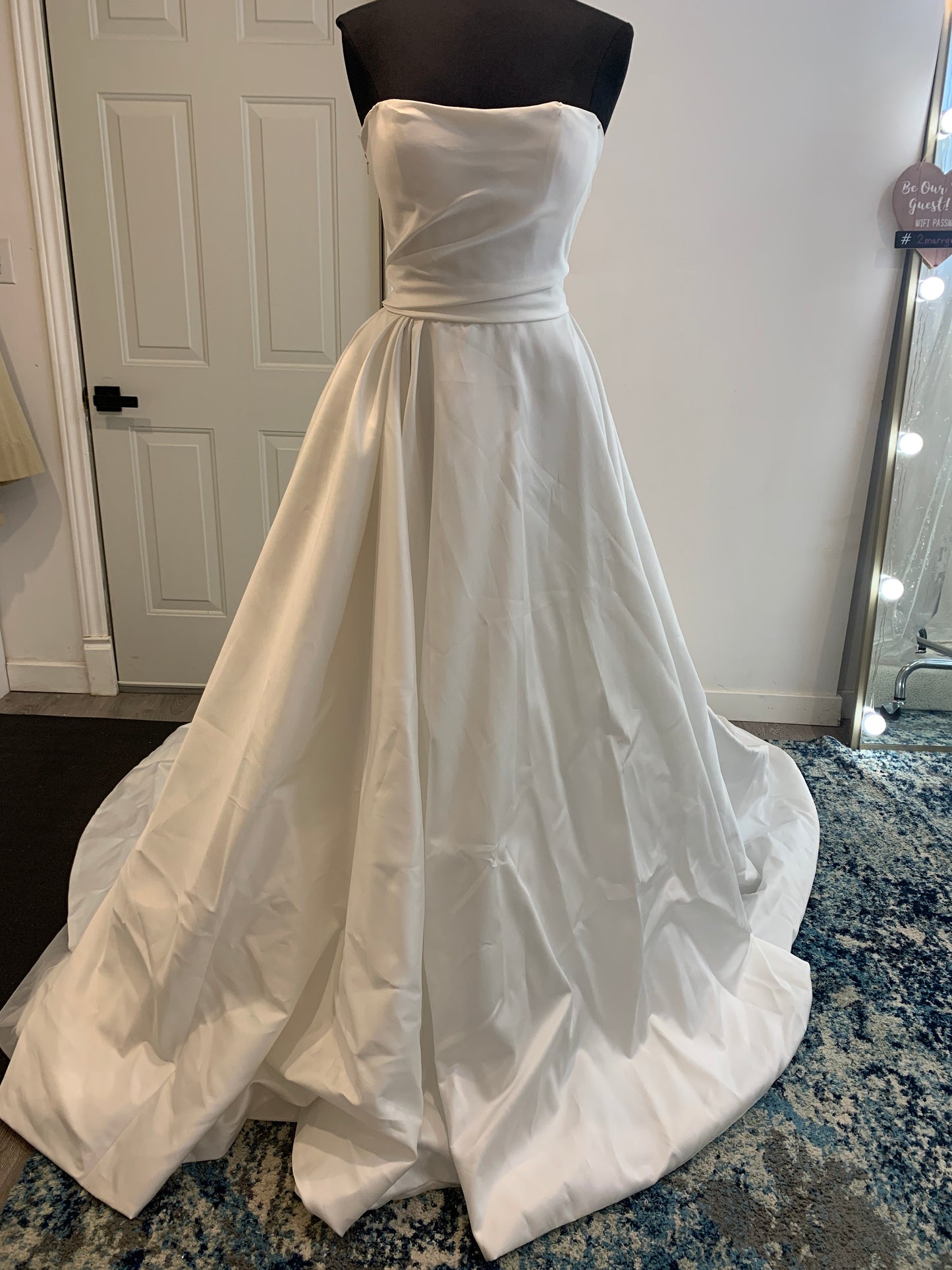 Dress: 2726 Haute Couture "Clara" Waist: 27