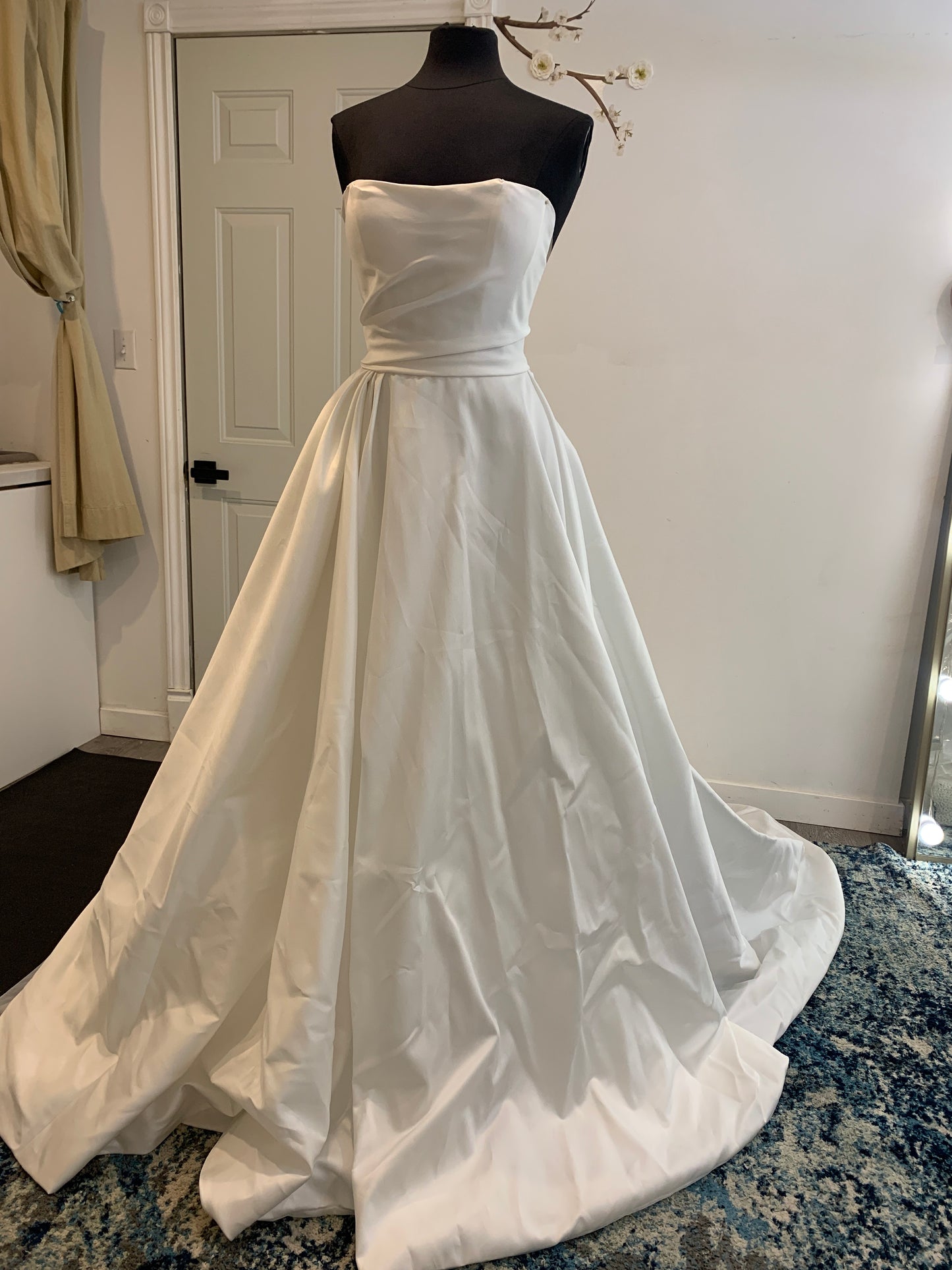 Dress: 2726 Haute Couture "Clara" Waist: 27