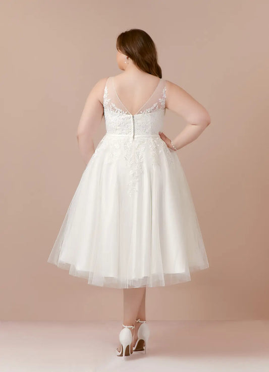 Dress: 3705 Azazie "Dolores" Waist: 37