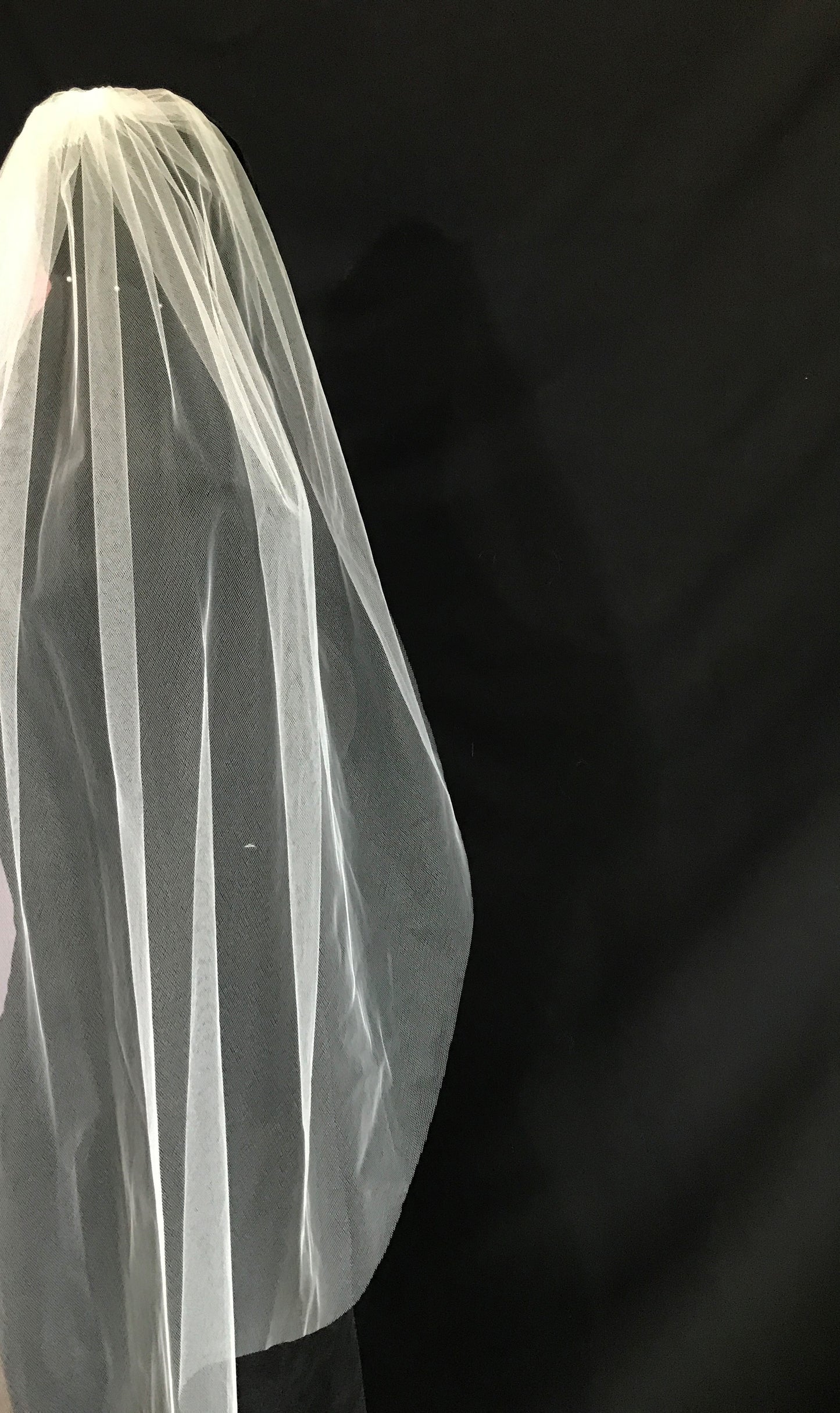 Veil 100: Cut edge veil fingertip length 1 tier