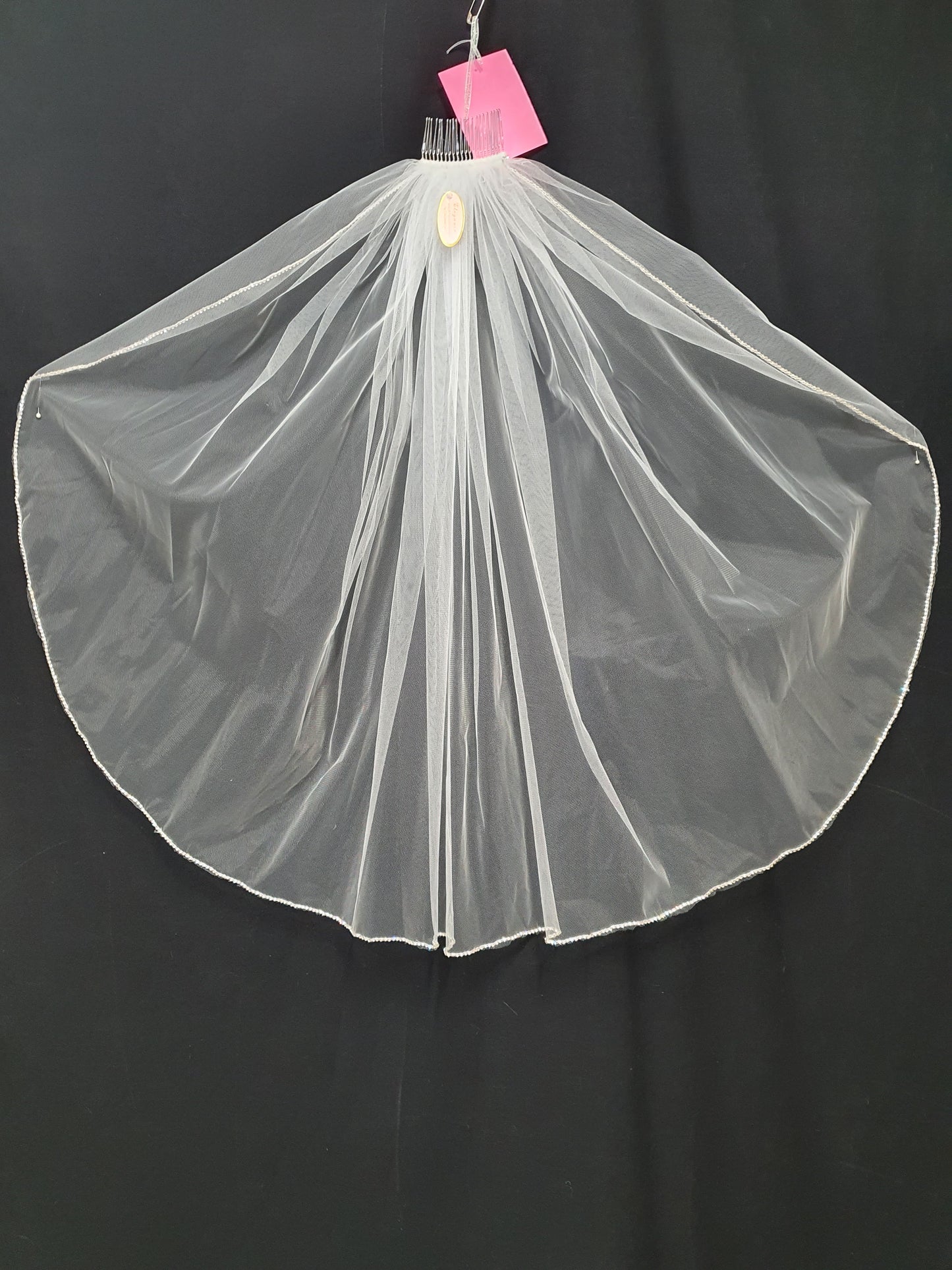 Veil 220: 1 tier fingertip veils with beaded edge