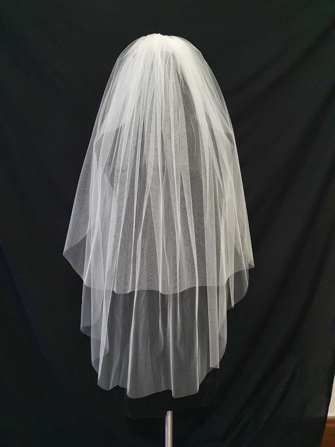 Veil 100: Cut edge veil fingertip length 1 tier