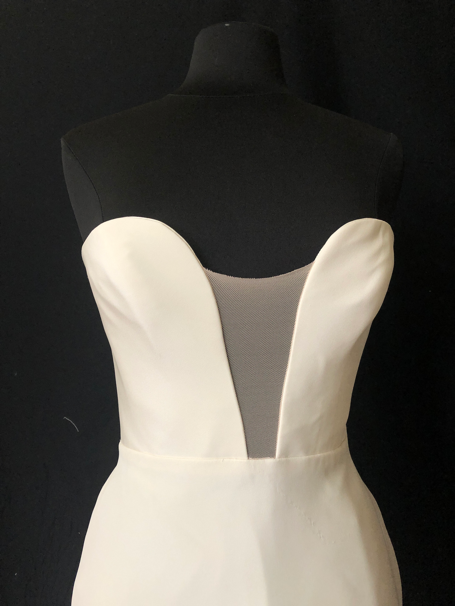 Dress 952:  EcoChic short Fitted Silk Crepe Dress waist 28