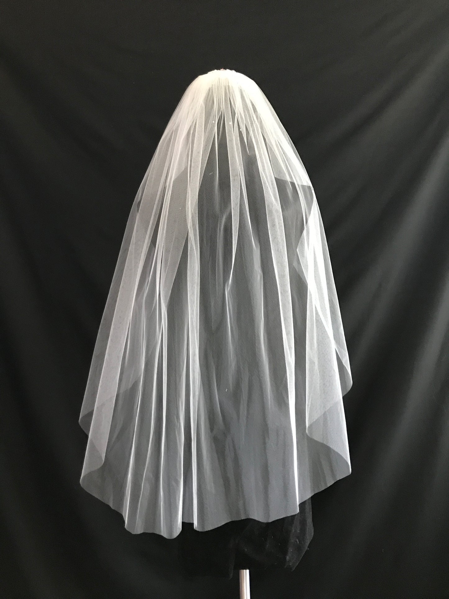 Veil 100: Cut edge veil fingertip length 1 tier
